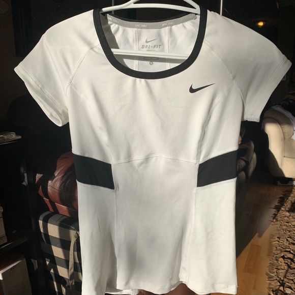 Nike Women’s Dri-Fit Top - Picture 1 of 2